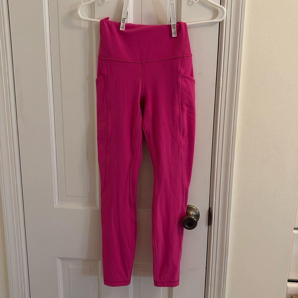 Lululemon tights with pockets worn a few times